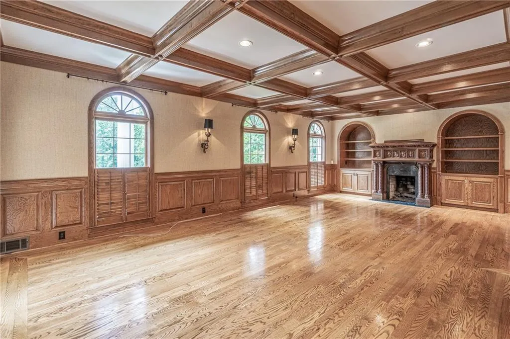 5695 Glen Errol Road, Sandy Springs, Georgia 30327, 7 Bedrooms Bedrooms, ,6 BathroomsBathrooms,Residential,Sold,5695 Glen Errol Road,6917834