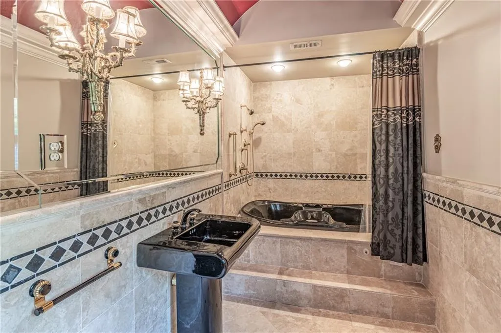 5695 Glen Errol Road, Sandy Springs, Georgia 30327, 7 Bedrooms Bedrooms, ,6 BathroomsBathrooms,Residential,Sold,5695 Glen Errol Road,6917834