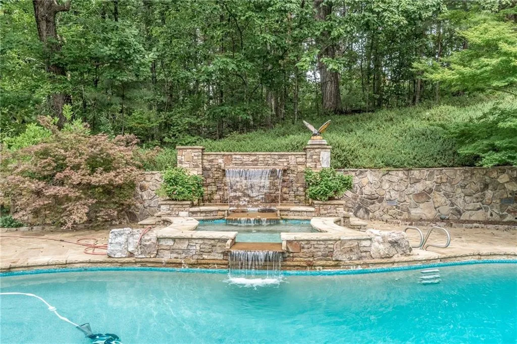 5695 Glen Errol Road, Sandy Springs, Georgia 30327, 7 Bedrooms Bedrooms, ,6 BathroomsBathrooms,Residential,Sold,5695 Glen Errol Road,6917834