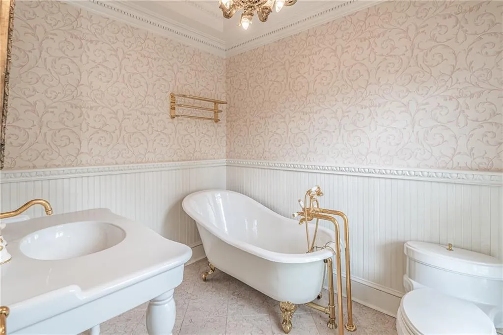 5695 Glen Errol Road, Sandy Springs, Georgia 30327, 7 Bedrooms Bedrooms, ,6 BathroomsBathrooms,Residential,Sold,5695 Glen Errol Road,6917834