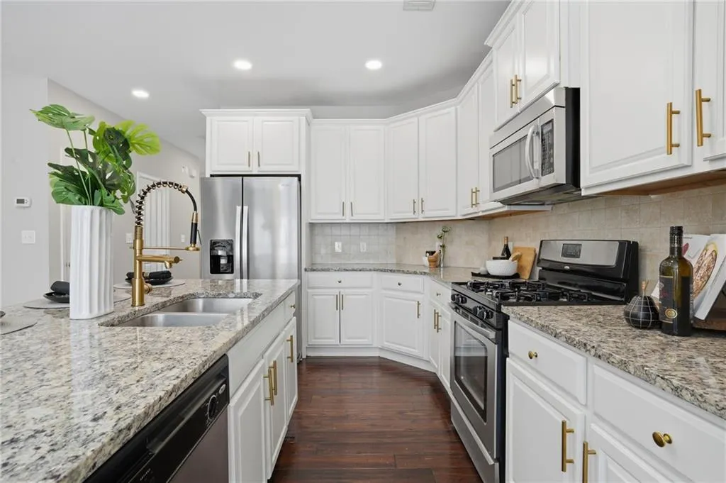 1221 Lavista Road Ne, Atlanta, Georgia 30324, 3 Bedrooms Bedrooms, 0 ,3 BathroomsBathrooms,Residential,For Sale,1221 Lavista Road Ne,7740122