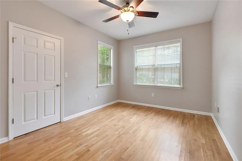 Unfurnished room featuring light wood-type flooring and ceiling fan