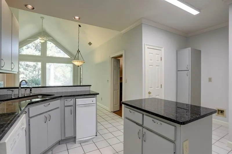 7155 Roswell Road Ne Unit 39, Atlanta, Georgia 30328, 3 Bedrooms Bedrooms, ,3 BathroomsBathrooms,Residential,Sold,7155 Roswell Road Ne Unit 39,6634106