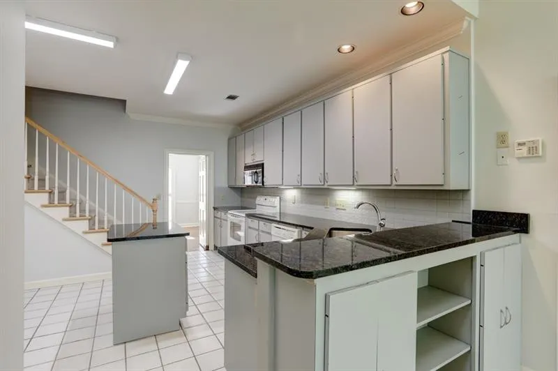 7155 Roswell Road Ne Unit 39, Atlanta, Georgia 30328, 3 Bedrooms Bedrooms, ,3 BathroomsBathrooms,Residential,Sold,7155 Roswell Road Ne Unit 39,6634106