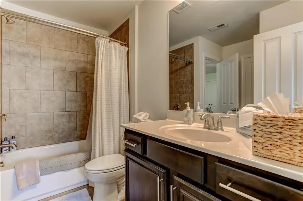 7670 Glisten Avenue Unit 7670, Atlanta, Georgia 30328, 4 Bedrooms Bedrooms, ,3 BathroomsBathrooms,Residential,Sold,7670 Glisten Avenue Unit 7670,6020589