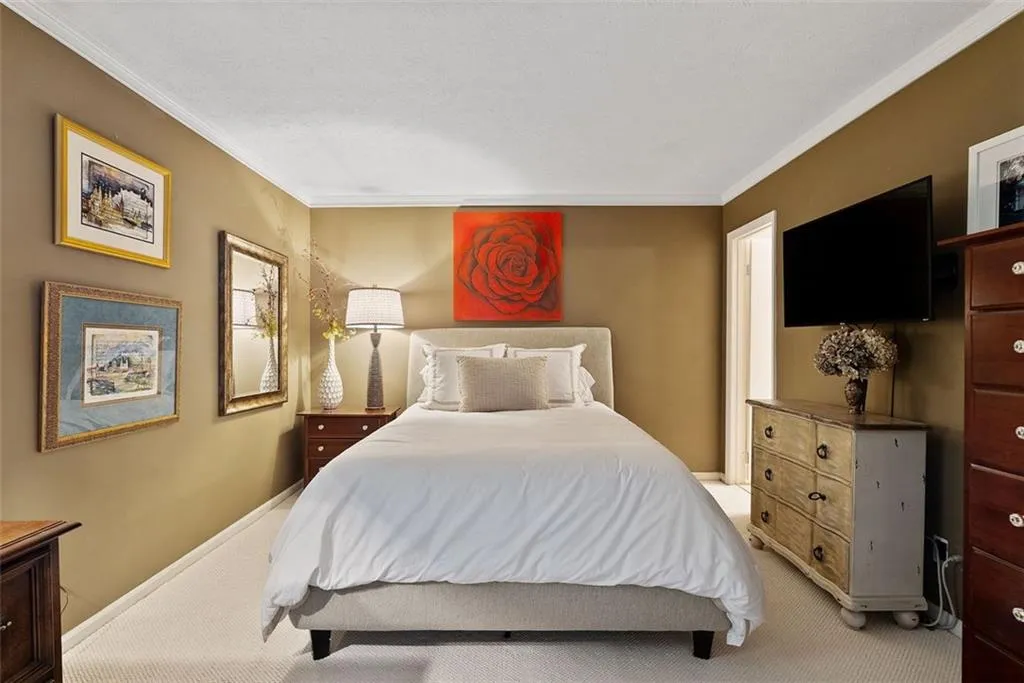 6700 Roswell Road Unit 32g, Atlanta, Georgia 30328, 2 Bedrooms Bedrooms, ,2 BathroomsBathrooms,Residential,Sold,6700 Roswell Road Unit 32g,7434952