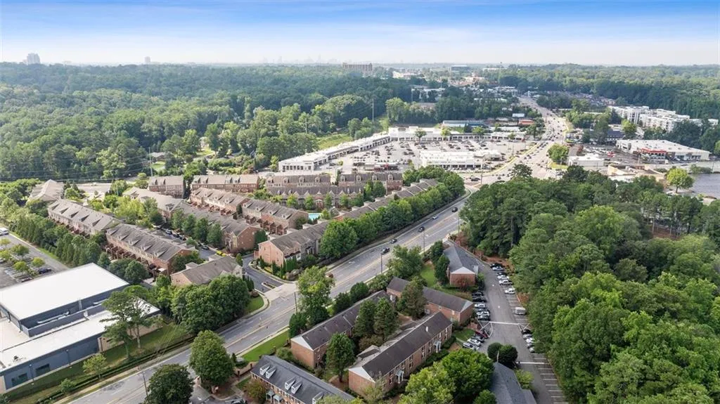 6700 Roswell Road Unit 32g, Atlanta, Georgia 30328, 2 Bedrooms Bedrooms, ,2 BathroomsBathrooms,Residential,Sold,6700 Roswell Road Unit 32g,7434952