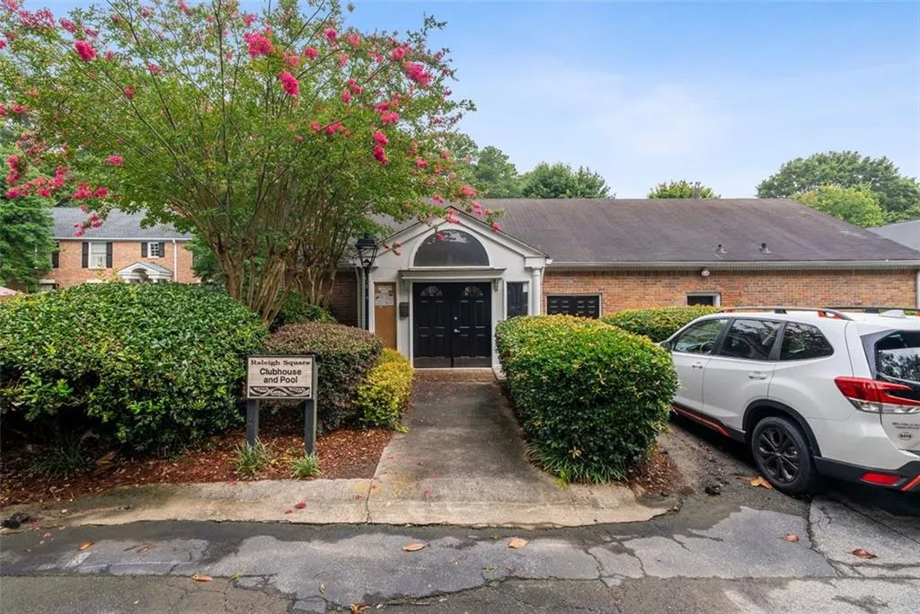 6700 Roswell Road Unit 32g, Atlanta, Georgia 30328, 2 Bedrooms Bedrooms, ,2 BathroomsBathrooms,Residential,Sold,6700 Roswell Road Unit 32g,7434952