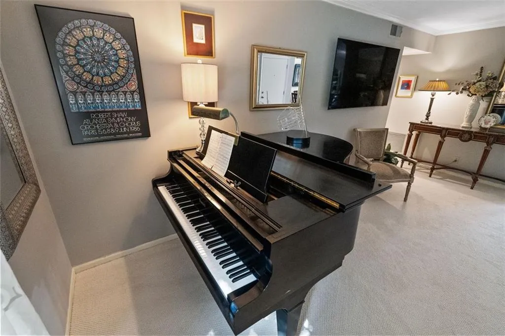 6700 Roswell Road Unit 32g, Atlanta, Georgia 30328, 2 Bedrooms Bedrooms, ,2 BathroomsBathrooms,Residential,Sold,6700 Roswell Road Unit 32g,7434952