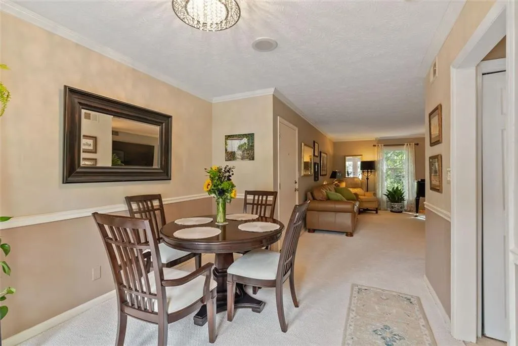 6700 Roswell Road Unit 32g, Atlanta, Georgia 30328, 2 Bedrooms Bedrooms, ,2 BathroomsBathrooms,Residential,Sold,6700 Roswell Road Unit 32g,7434952
