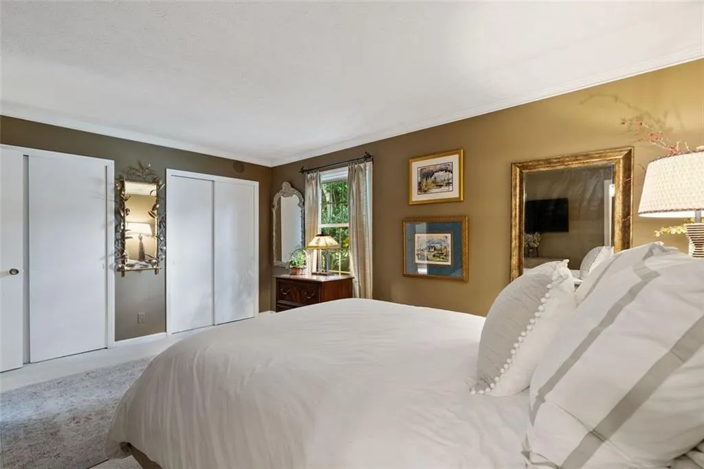 6700 Roswell Road Unit 32g, Atlanta, Georgia 30328, 2 Bedrooms Bedrooms, ,2 BathroomsBathrooms,Residential,Sold,6700 Roswell Road Unit 32g,7434952