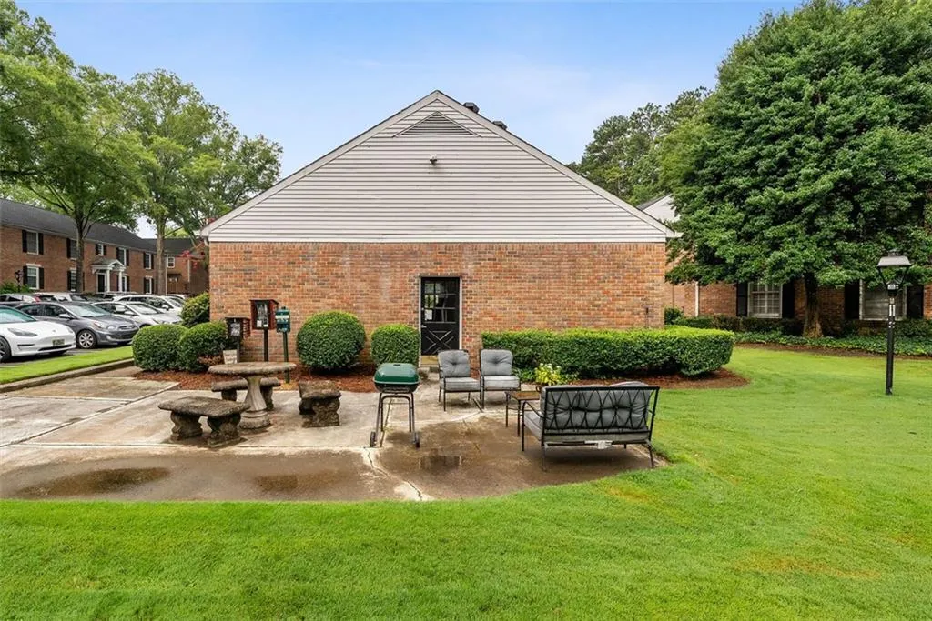 6700 Roswell Road Unit 32g, Atlanta, Georgia 30328, 2 Bedrooms Bedrooms, ,2 BathroomsBathrooms,Residential,Sold,6700 Roswell Road Unit 32g,7434952