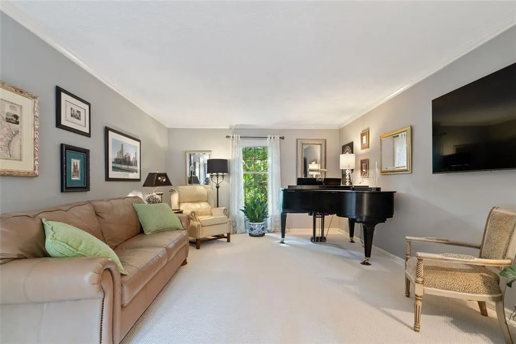 6700 Roswell Road Unit 32g, Atlanta, Georgia 30328, 2 Bedrooms Bedrooms, ,2 BathroomsBathrooms,Residential,Sold,6700 Roswell Road Unit 32g,7434952