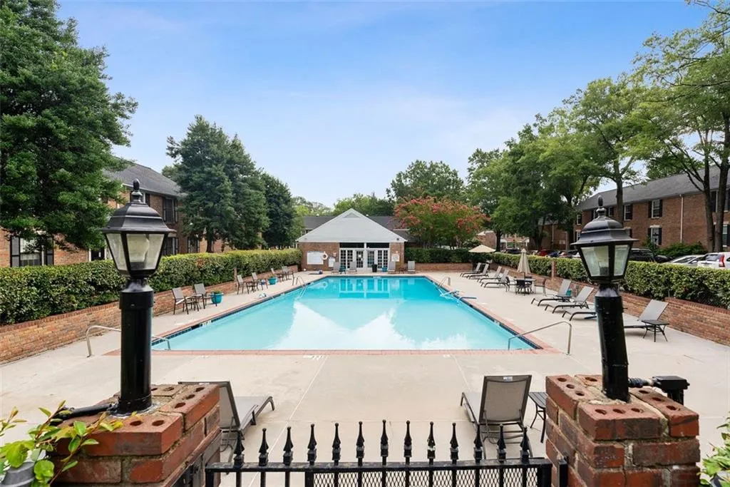 6700 Roswell Road Unit 32g, Atlanta, Georgia 30328, 2 Bedrooms Bedrooms, ,2 BathroomsBathrooms,Residential,Sold,6700 Roswell Road Unit 32g,7434952