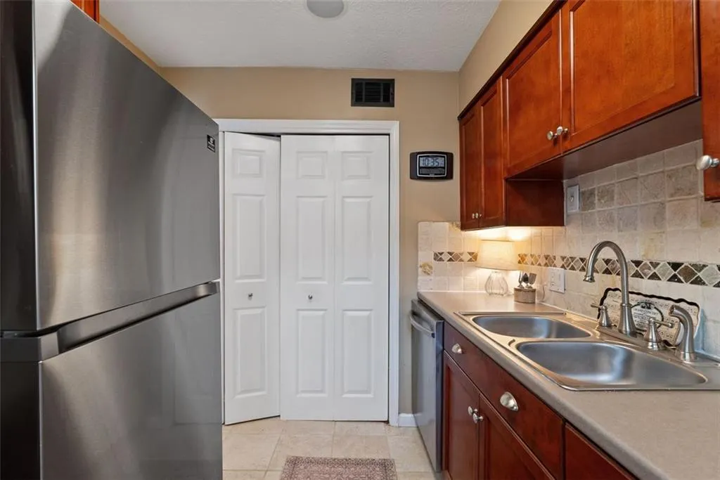 6700 Roswell Road Unit 32g, Atlanta, Georgia 30328, 2 Bedrooms Bedrooms, ,2 BathroomsBathrooms,Residential,Sold,6700 Roswell Road Unit 32g,7434952