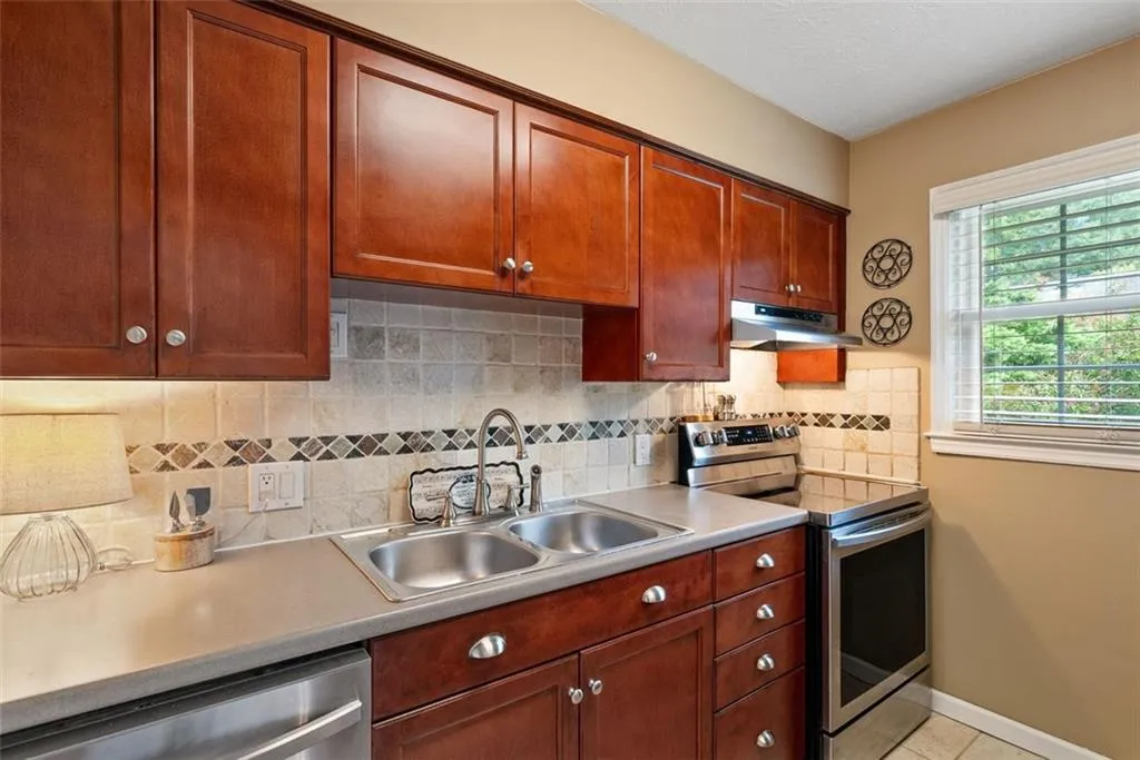 6700 Roswell Road Unit 32g, Atlanta, Georgia 30328, 2 Bedrooms Bedrooms, ,2 BathroomsBathrooms,Residential,Sold,6700 Roswell Road Unit 32g,7434952