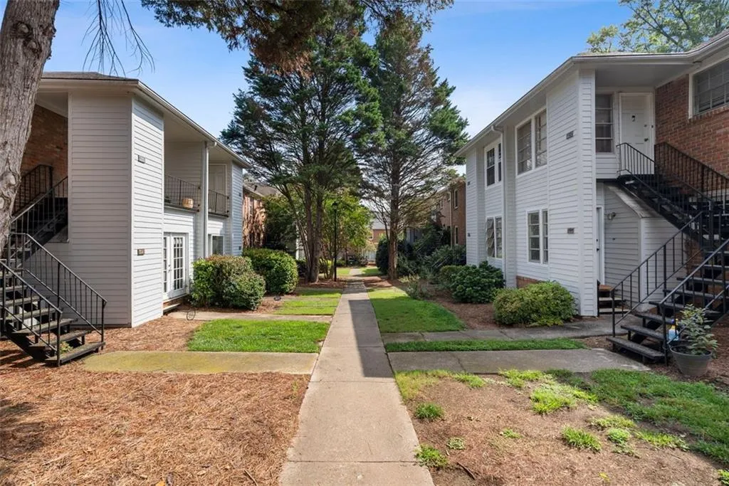 6700 Roswell Road Unit 32g, Atlanta, Georgia 30328, 2 Bedrooms Bedrooms, ,2 BathroomsBathrooms,Residential,Sold,6700 Roswell Road Unit 32g,7434952