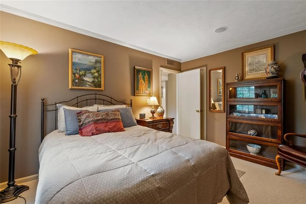 6700 Roswell Road Unit 32g, Atlanta, Georgia 30328, 2 Bedrooms Bedrooms, ,2 BathroomsBathrooms,Residential,Sold,6700 Roswell Road Unit 32g,7434952
