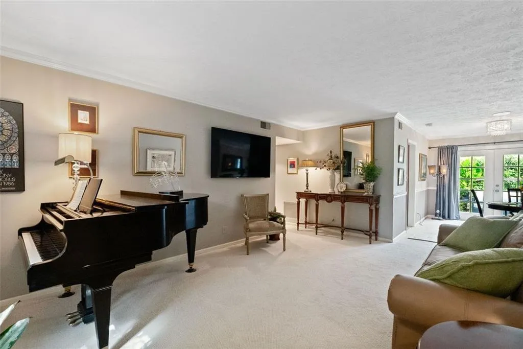 6700 Roswell Road Unit 32g, Atlanta, Georgia 30328, 2 Bedrooms Bedrooms, ,2 BathroomsBathrooms,Residential,Sold,6700 Roswell Road Unit 32g,7434952