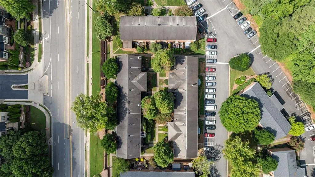 6700 Roswell Road Unit 32g, Atlanta, Georgia 30328, 2 Bedrooms Bedrooms, ,2 BathroomsBathrooms,Residential,Sold,6700 Roswell Road Unit 32g,7434952