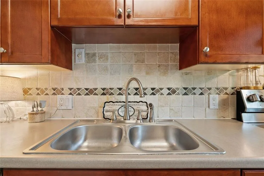 6700 Roswell Road Unit 32g, Atlanta, Georgia 30328, 2 Bedrooms Bedrooms, ,2 BathroomsBathrooms,Residential,Sold,6700 Roswell Road Unit 32g,7434952