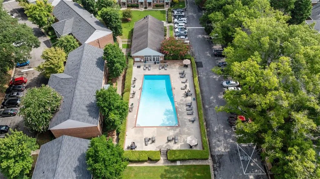 6700 Roswell Road Unit 32g, Atlanta, Georgia 30328, 2 Bedrooms Bedrooms, ,2 BathroomsBathrooms,Residential,Sold,6700 Roswell Road Unit 32g,7434952