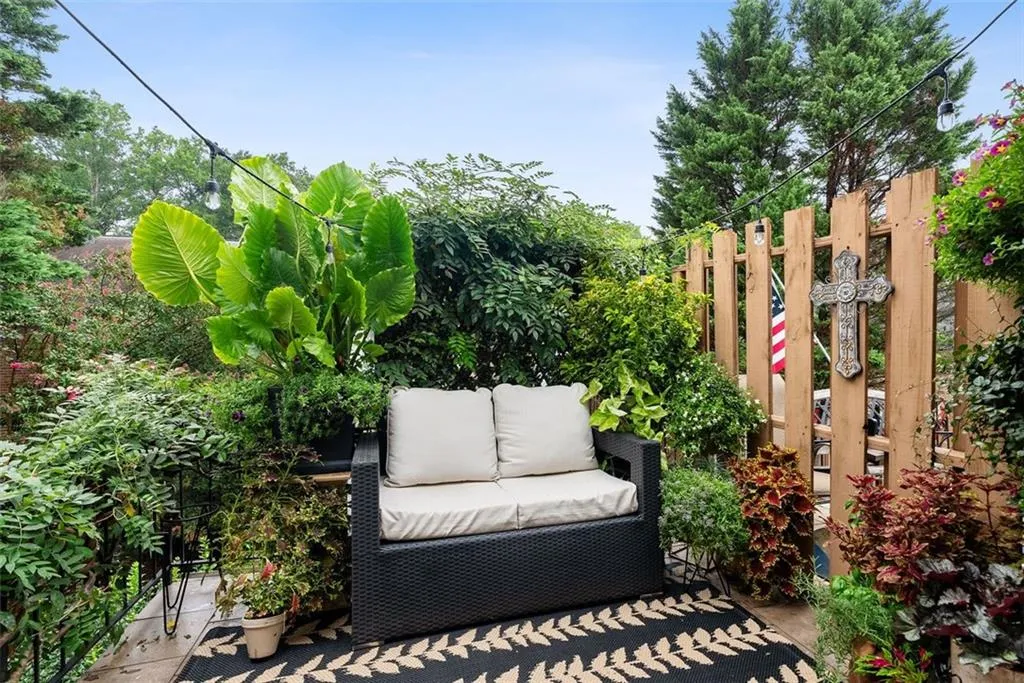 6700 Roswell Road Unit 32g, Atlanta, Georgia 30328, 2 Bedrooms Bedrooms, ,2 BathroomsBathrooms,Residential,Sold,6700 Roswell Road Unit 32g,7434952