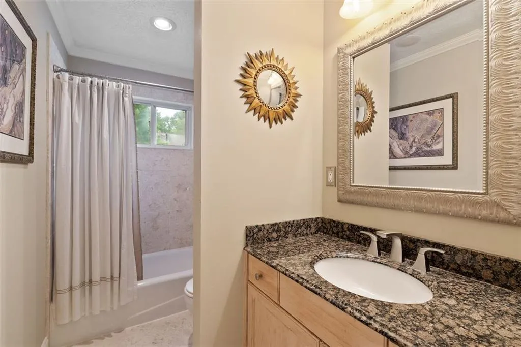 6700 Roswell Road Unit 32g, Atlanta, Georgia 30328, 2 Bedrooms Bedrooms, ,2 BathroomsBathrooms,Residential,Sold,6700 Roswell Road Unit 32g,7434952
