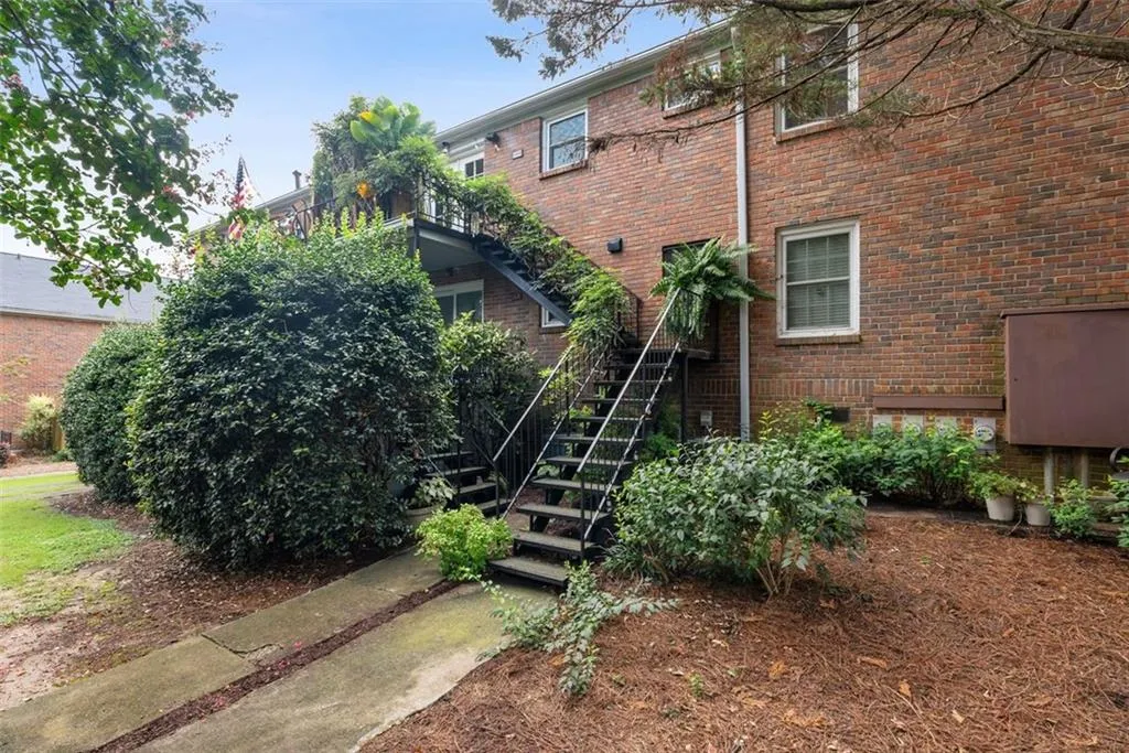 6700 Roswell Road Unit 32g, Atlanta, Georgia 30328, 2 Bedrooms Bedrooms, ,2 BathroomsBathrooms,Residential,Sold,6700 Roswell Road Unit 32g,7434952
