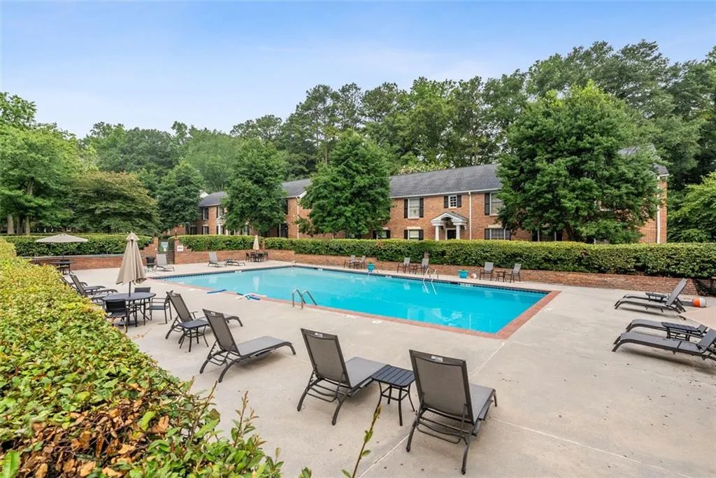 6700 Roswell Road Unit 32g, Atlanta, Georgia 30328, 2 Bedrooms Bedrooms, ,2 BathroomsBathrooms,Residential,Sold,6700 Roswell Road Unit 32g,7434952