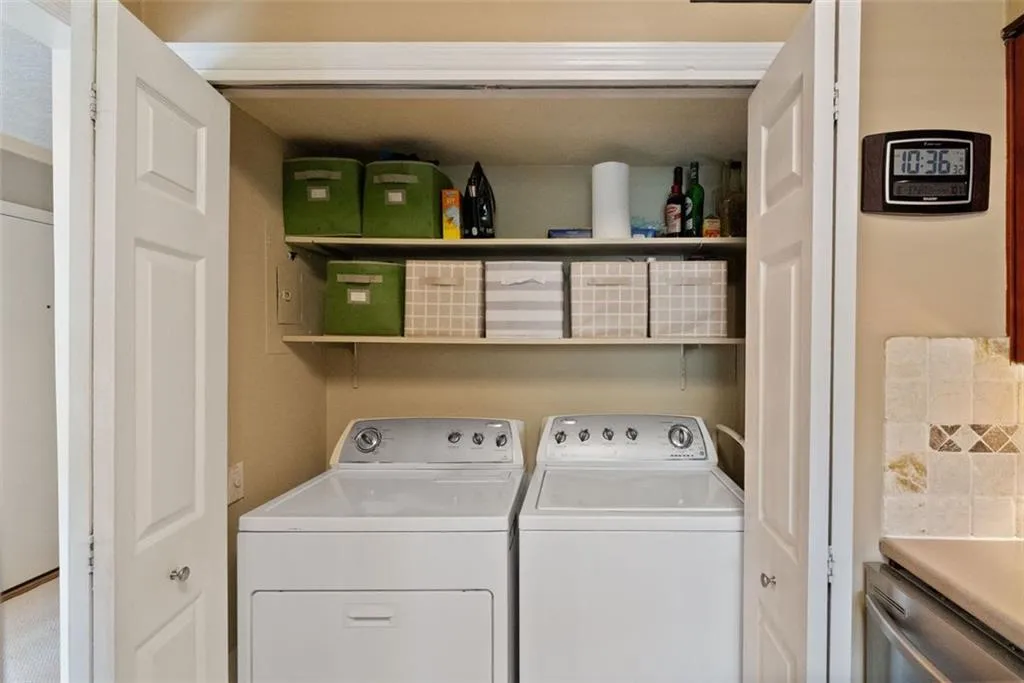 6700 Roswell Road Unit 32g, Atlanta, Georgia 30328, 2 Bedrooms Bedrooms, ,2 BathroomsBathrooms,Residential,Sold,6700 Roswell Road Unit 32g,7434952