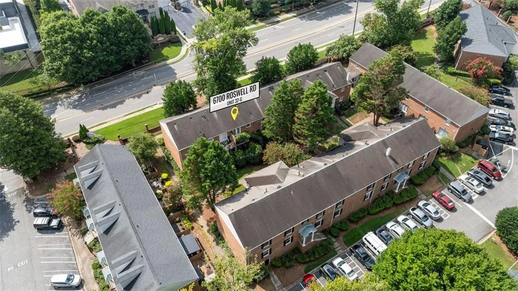 6700 Roswell Road Unit 32g, Atlanta, Georgia 30328, 2 Bedrooms Bedrooms, ,2 BathroomsBathrooms,Residential,Sold,6700 Roswell Road Unit 32g,7434952
