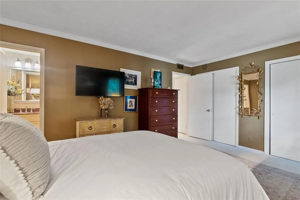 6700 Roswell Road Unit 32g, Atlanta, Georgia 30328, 2 Bedrooms Bedrooms, ,2 BathroomsBathrooms,Residential,Sold,6700 Roswell Road Unit 32g,7434952