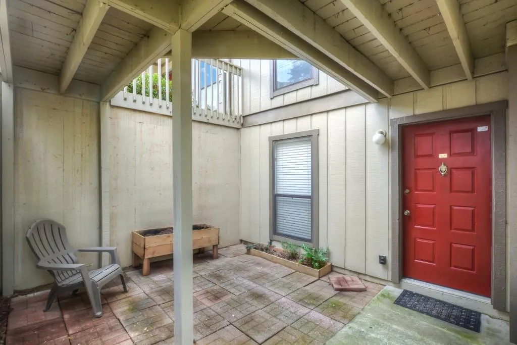 410 Woodcliff Drive, Sandy Springs, Georgia 30350, 2 Bedrooms Bedrooms, ,1 BathroomBathrooms,Residential,Sold,410 Woodcliff Drive,6121300