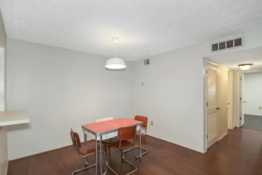 410 Woodcliff Drive, Sandy Springs, Georgia 30350, 2 Bedrooms Bedrooms, ,1 BathroomBathrooms,Residential,Sold,410 Woodcliff Drive,6121300