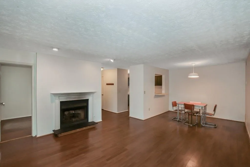 410 Woodcliff Drive, Sandy Springs, Georgia 30350, 2 Bedrooms Bedrooms, ,1 BathroomBathrooms,Residential,Sold,410 Woodcliff Drive,6121300