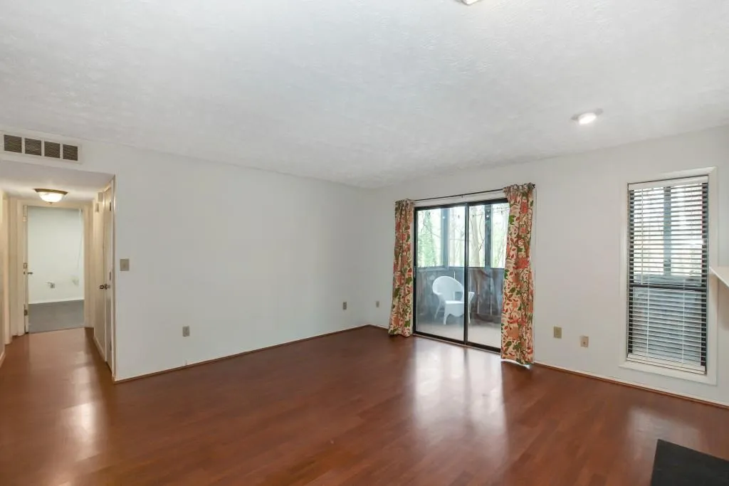 410 Woodcliff Drive, Sandy Springs, Georgia 30350, 2 Bedrooms Bedrooms, ,1 BathroomBathrooms,Residential,Sold,410 Woodcliff Drive,6121300