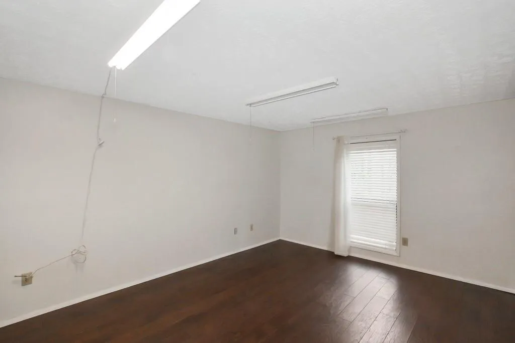 410 Woodcliff Drive, Sandy Springs, Georgia 30350, 2 Bedrooms Bedrooms, ,1 BathroomBathrooms,Residential,Sold,410 Woodcliff Drive,6121300