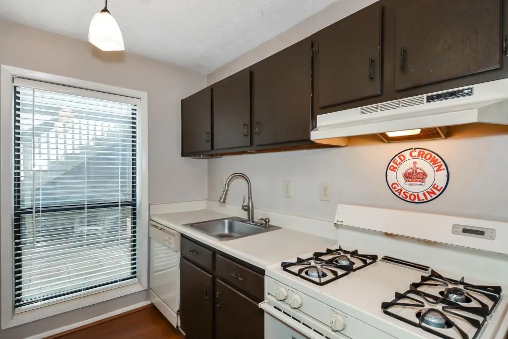 410 Woodcliff Drive, Sandy Springs, Georgia 30350, 2 Bedrooms Bedrooms, ,1 BathroomBathrooms,Residential,Sold,410 Woodcliff Drive,6121300