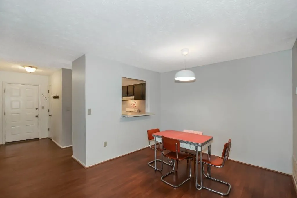 410 Woodcliff Drive, Sandy Springs, Georgia 30350, 2 Bedrooms Bedrooms, ,1 BathroomBathrooms,Residential,Sold,410 Woodcliff Drive,6121300