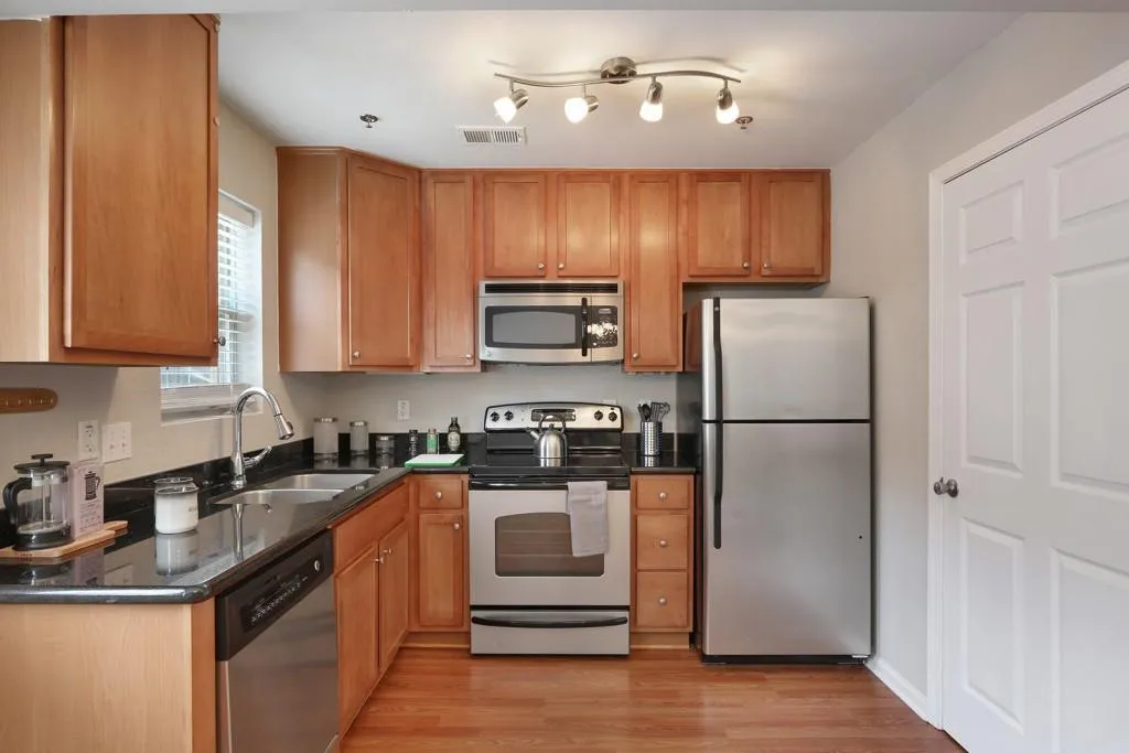 245 Winding River Drive Unit G, Sandy Springs, Georgia 30350, 2 Bedrooms Bedrooms, ,1 BathroomBathrooms,Residential,Sold,245 Winding River Drive Unit G,6050682