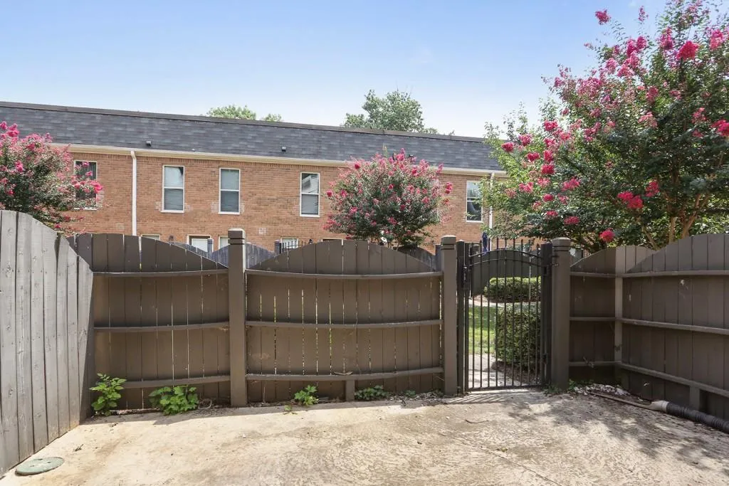 245 Winding River Drive Unit G, Sandy Springs, Georgia 30350, 2 Bedrooms Bedrooms, ,1 BathroomBathrooms,Residential,Sold,245 Winding River Drive Unit G,6050682