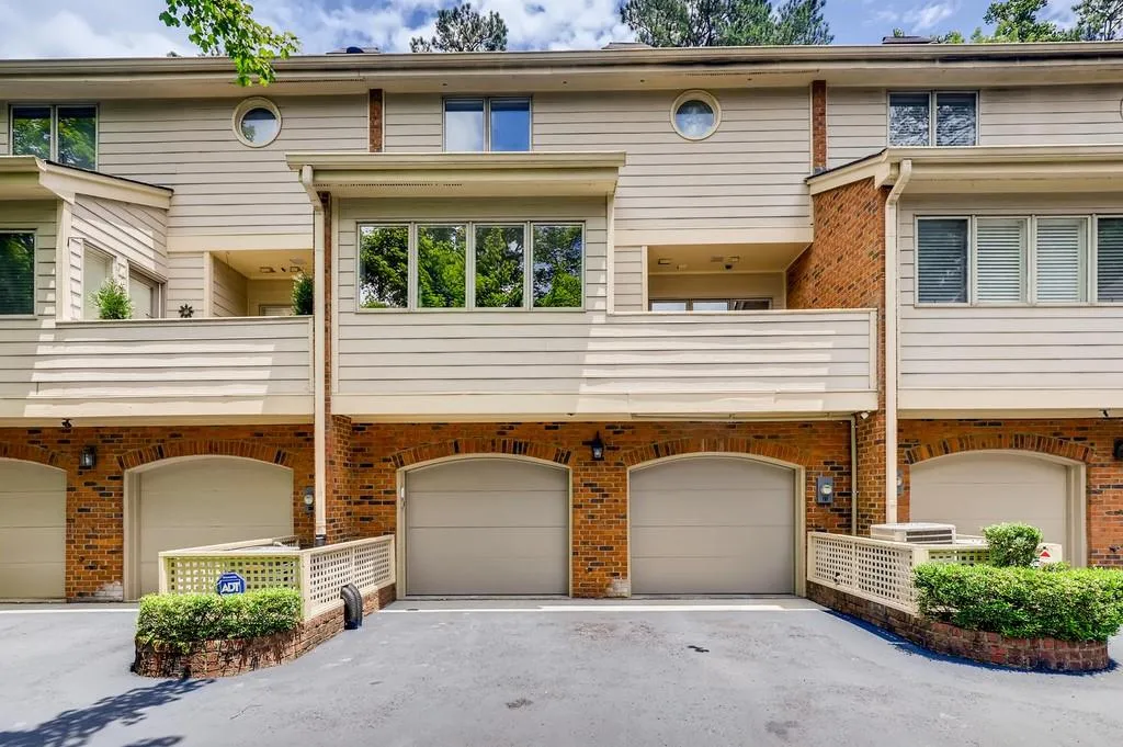 11 Westfair Court Unit 11, Sandy Springs, Georgia 30328, 3 Bedrooms Bedrooms, ,2 BathroomsBathrooms,Residential,Sold,11 Westfair Court Unit 11,6750293