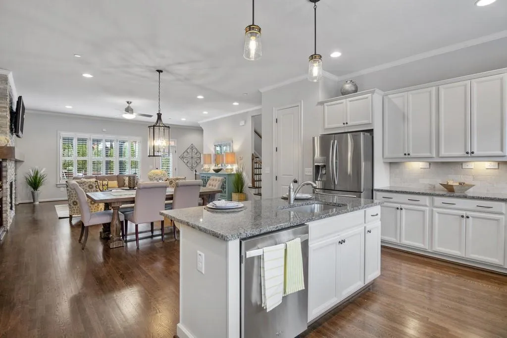 969 Thibideau Court, Atlanta, Georgia 30328, 3 Bedrooms Bedrooms, ,3 BathroomsBathrooms,Residential,Sold,969 Thibideau Court,6676001
