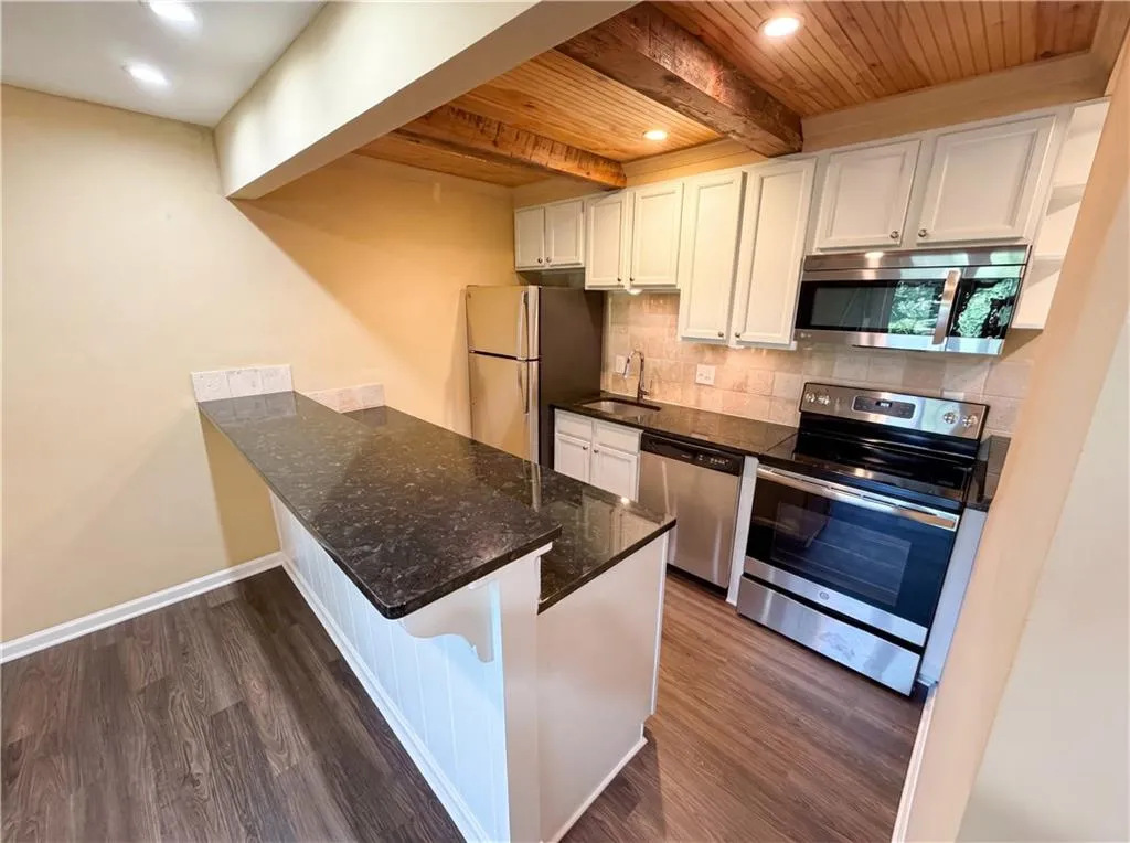 27 Chaumont Square Nw, Atlanta, Georgia 30327, 1 Bedroom Bedrooms, 0 ,1 BathroomBathrooms,Residential,For Sale,27 Chaumont Square Nw,7791353