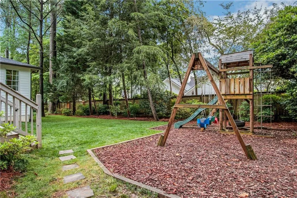 459 Carolwood Lane, Atlanta, Georgia 30342, 4 Bedrooms Bedrooms, ,3 BathroomsBathrooms,Residential,Sold,459 Carolwood Lane,6721092