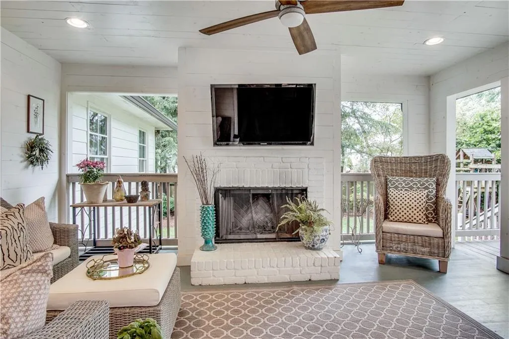 459 Carolwood Lane, Atlanta, Georgia 30342, 4 Bedrooms Bedrooms, ,3 BathroomsBathrooms,Residential,Sold,459 Carolwood Lane,6721092