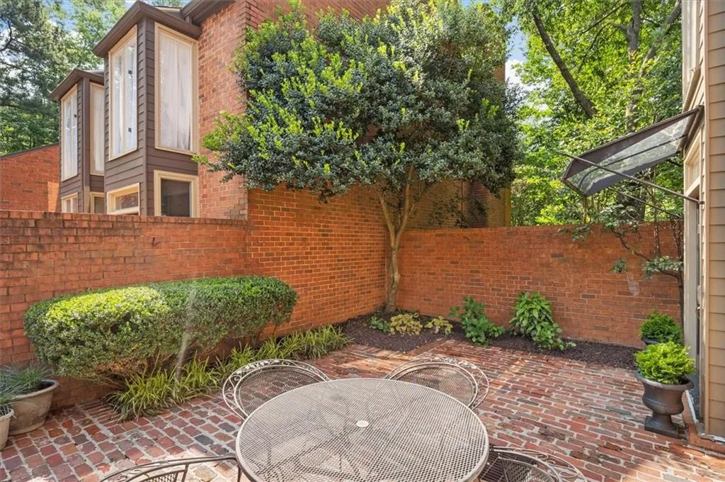 49 Willow Glen Ne, Atlanta, Georgia 30342, 4 Bedrooms Bedrooms, ,4 BathroomsBathrooms,Residential,Sold,49 Willow Glen Ne,7219076