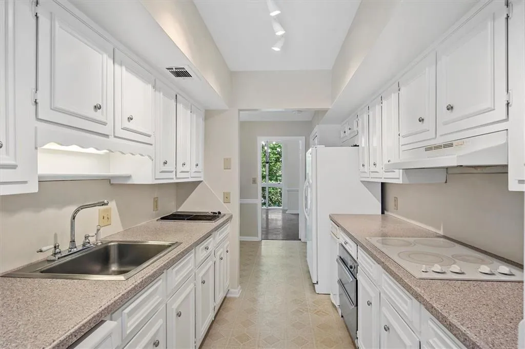 49 Willow Glen Ne, Atlanta, Georgia 30342, 4 Bedrooms Bedrooms, ,4 BathroomsBathrooms,Residential,Sold,49 Willow Glen Ne,7219076