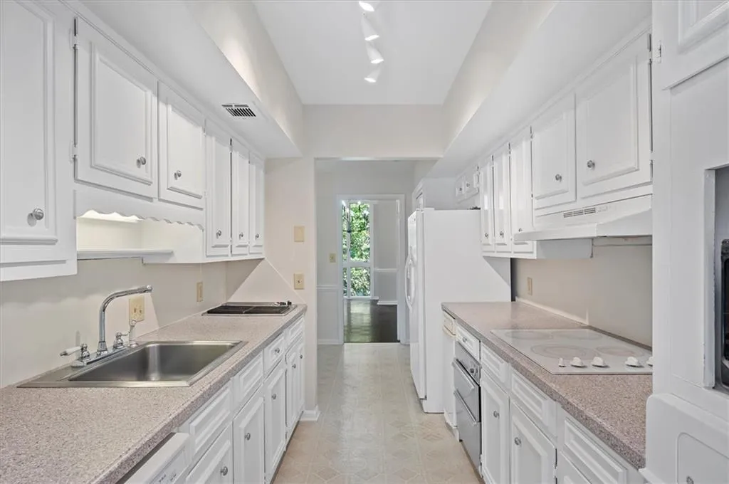 49 Willow Glen Ne, Atlanta, Georgia 30342, 4 Bedrooms Bedrooms, ,4 BathroomsBathrooms,Residential,Sold,49 Willow Glen Ne,7219076